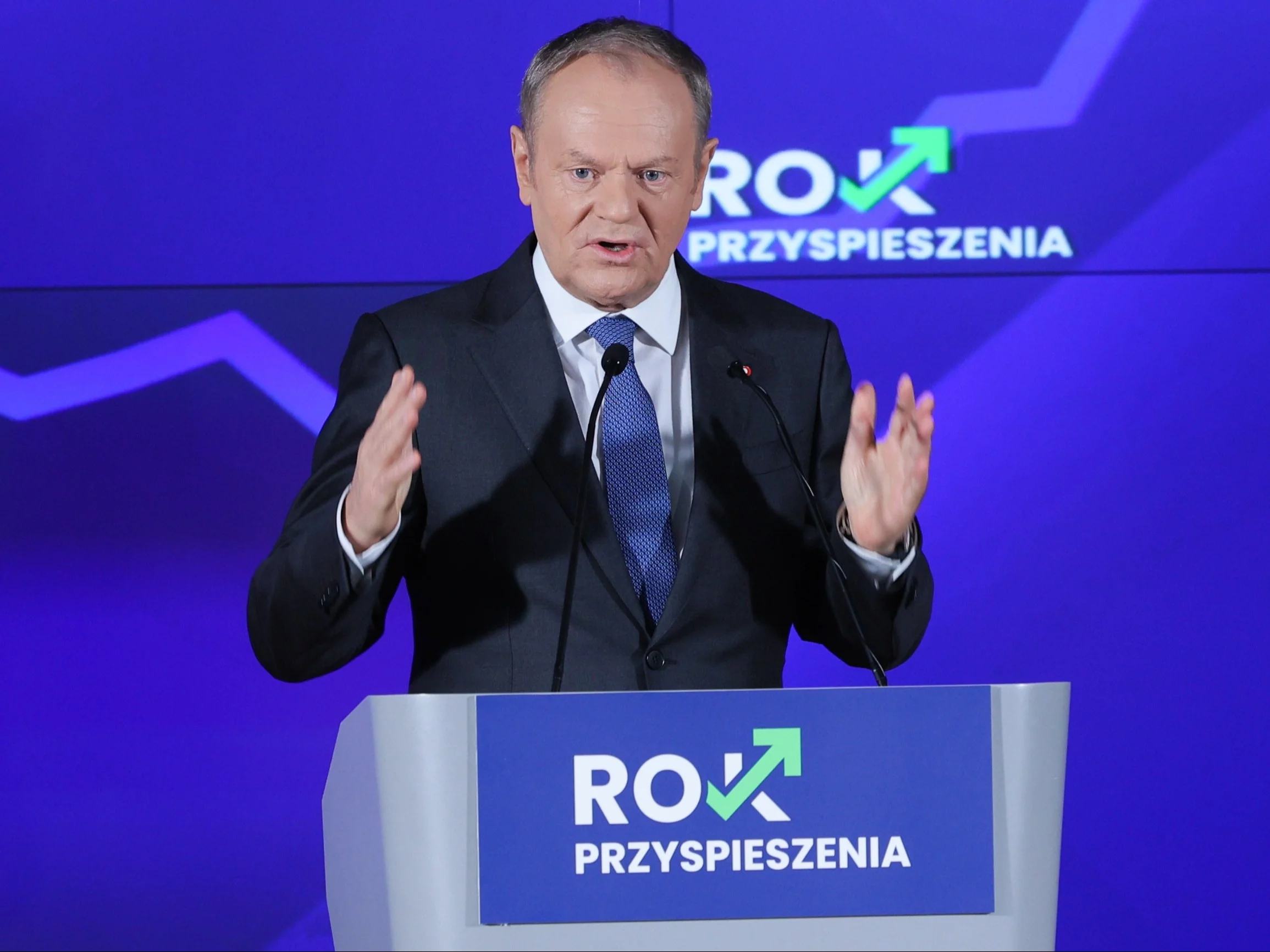 Premier Donald Tusk przemawia w siedzibie GPW