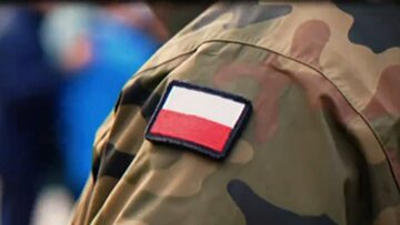 PiS w najnowszym spocie: Koalicja 13 grudnia zakuła w kajdanki żołnierzy broniących polskiej granicy
