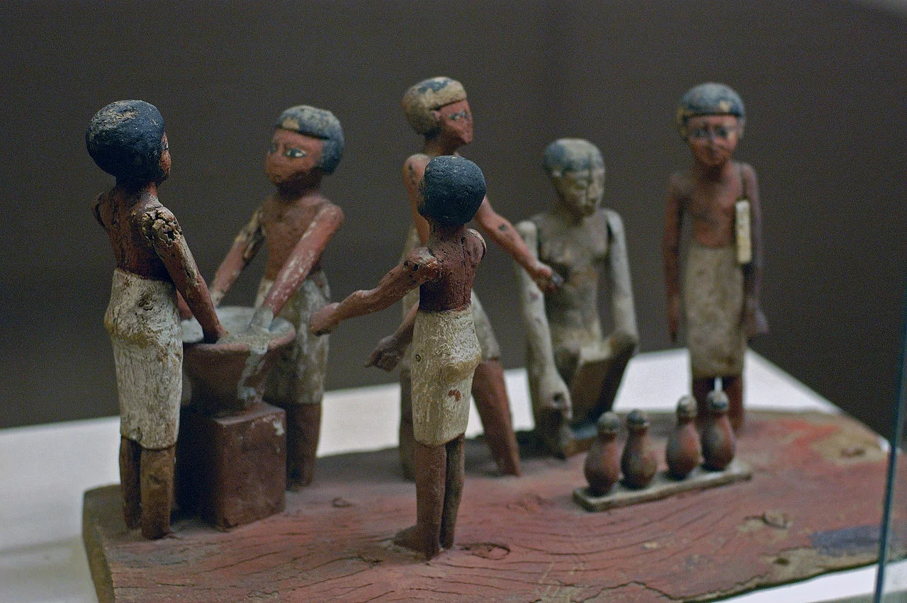Drewniany model pokazujący produkcję piwa w starożytnym Egipcie, Rosicrucian Egyptian Museum, San Jose, Kalifornia