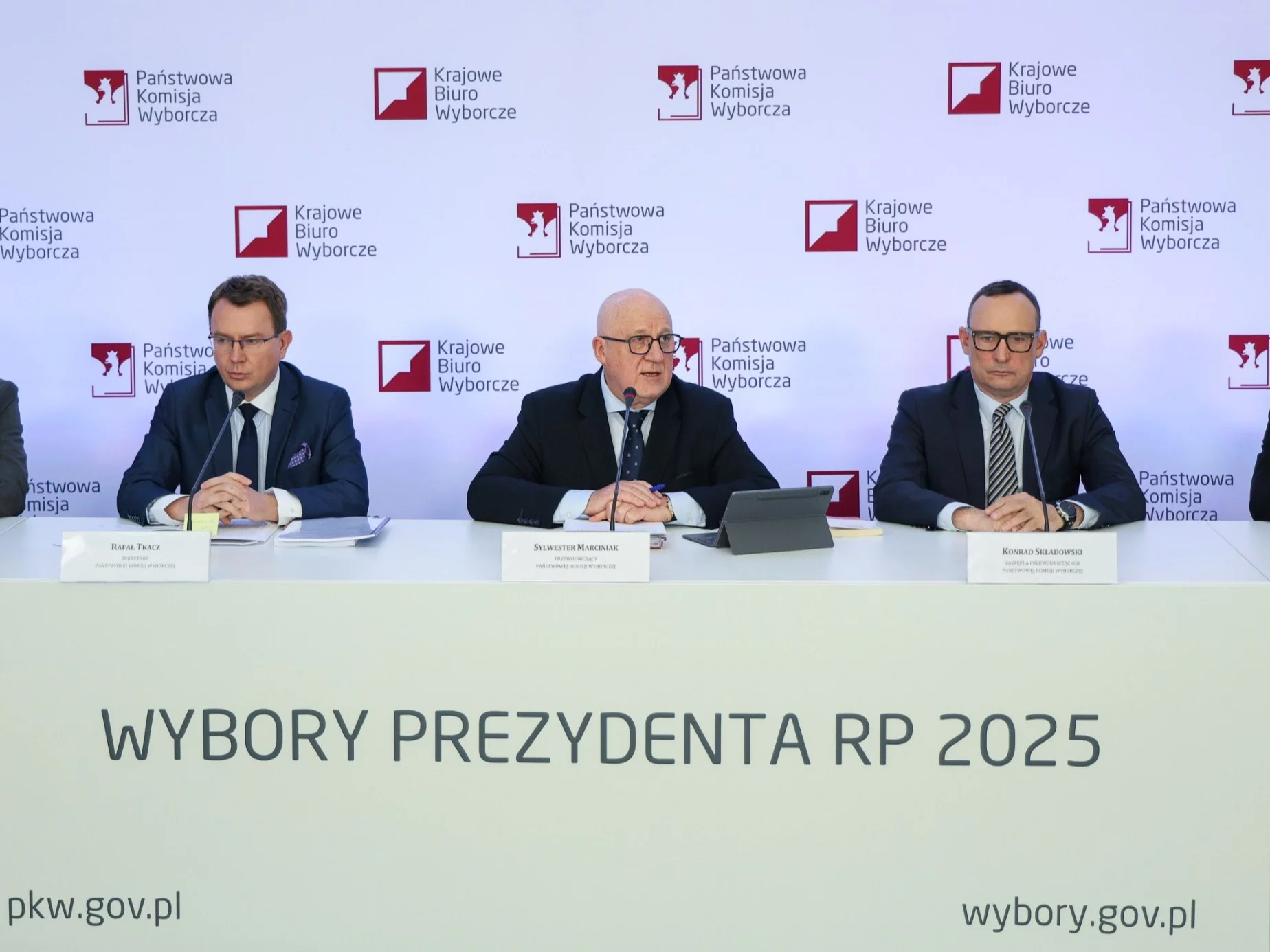 PKW podała frekwencję na godzinę 12:00