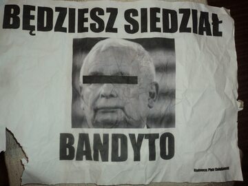 Plakat obrażający Jarosława Kaczyńskiego