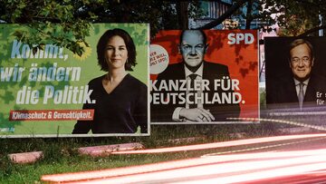 Plakaty wyborcze w Niemczech: Zieloni, SPD, CDU.