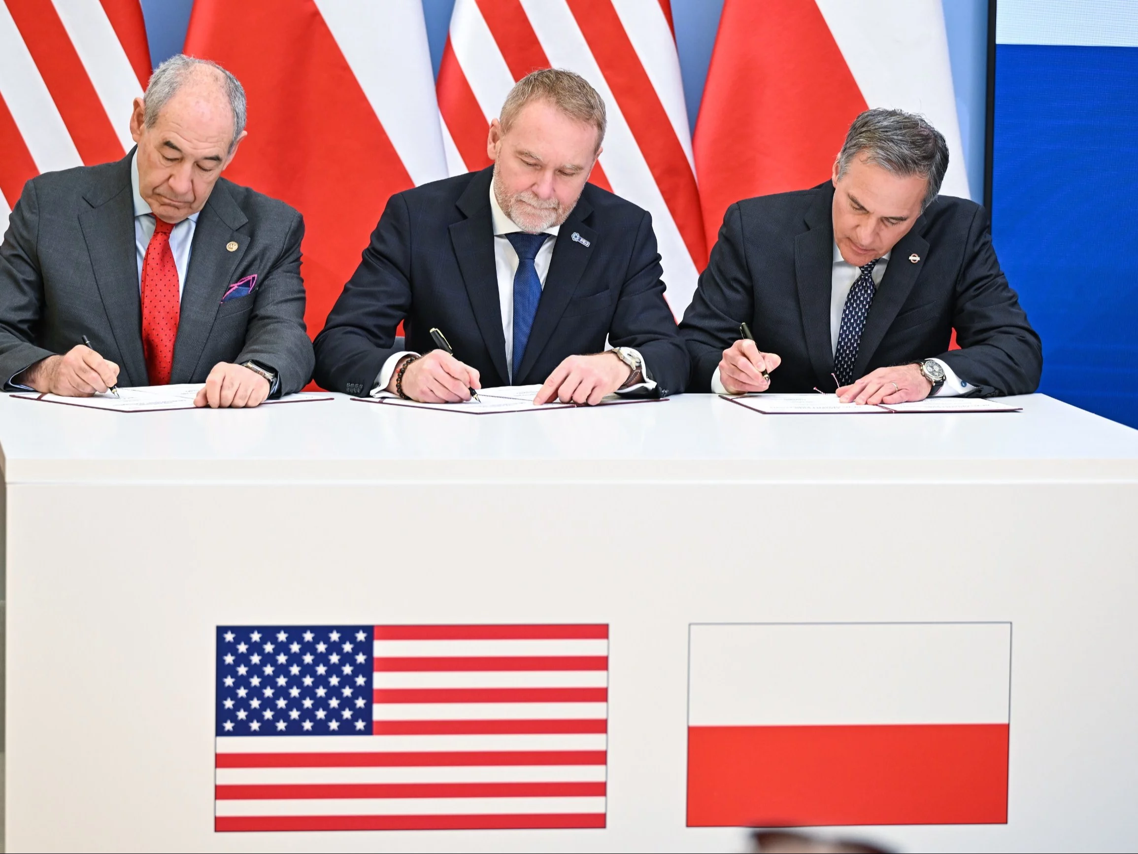 Polskie Elektrownie Jądrowe podpisały z konsorcjum Westinghouse-Bechtel umowę pomostową EDA w sprawie pierwszej polskiej elektrowni jądrowej