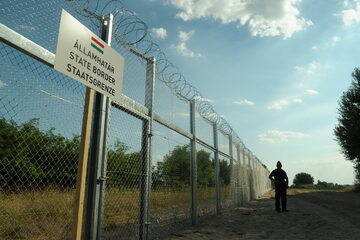 Płot na granicy Węgier z Serbią