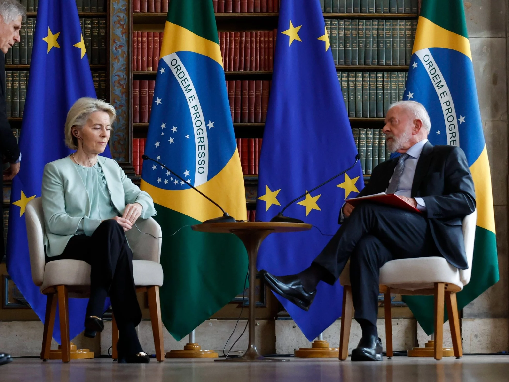 Prezydent Brazylii Luiz Inacio Lula da Silva i przewodnicząca KE, niemiecka polityk Ursula von der Leyen