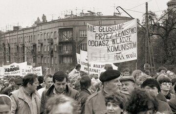Pochód pierwszomajowy w 1989 r. w Warszawie