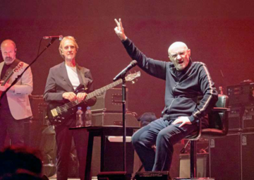 Podczas ostatniej trasy schorowany Phil Collins śpiewał, siedząc na krześle