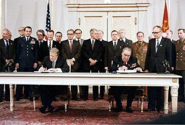Podpisanie porozumienia SALT II przez Jimmy'ego Cartera i Leonida Beżniewa