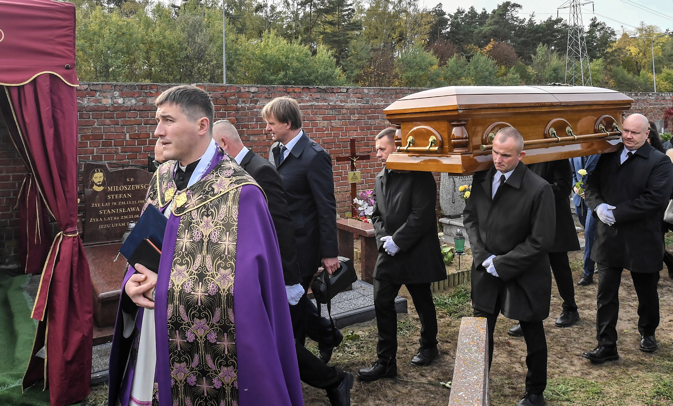 Ks. Marcin Filas podczas uroczystości pogrzebowych Adama G. we Włocławku.