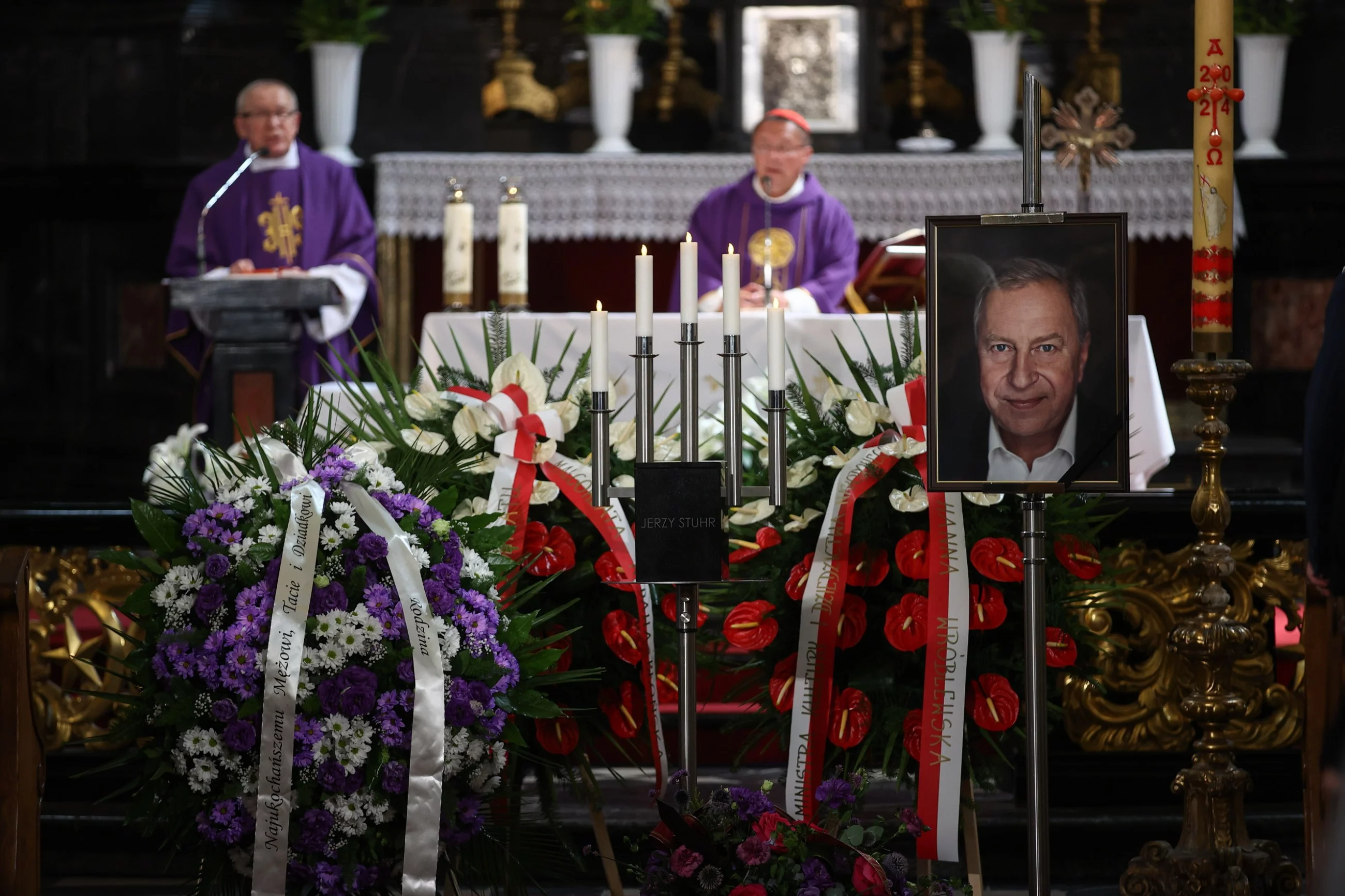 Msza żałobna w intencji aktora Jerzego Stuhra w kościele św. Piotra i Pawła w Krakowie