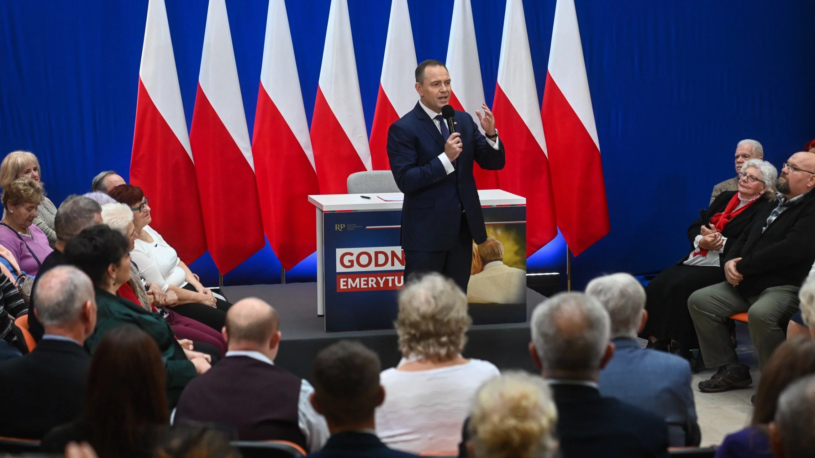 Polacy ocenili propozycję Nawrockiego. Zabrali głos w sondażu