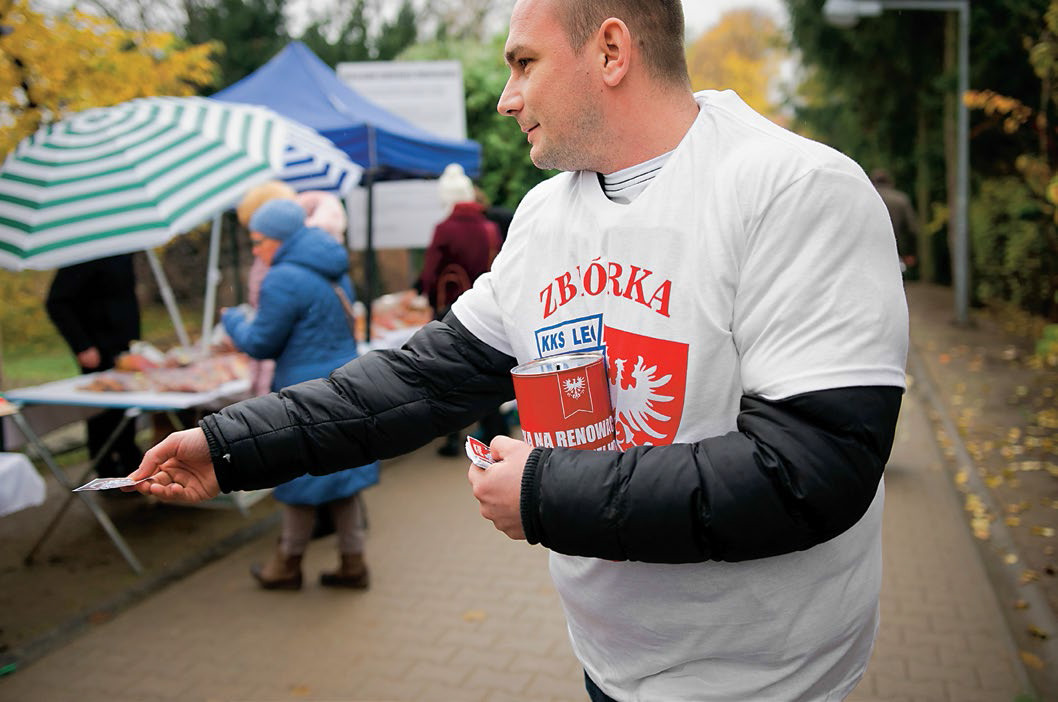 Kwesta kibiców Lecha Poznań na odnowę grobów powstańców wielkopolskich