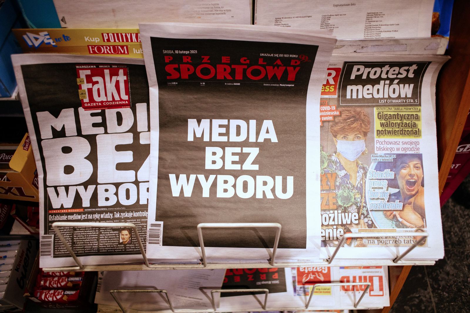 Protestów mediów na okładkach gazet, zdjęcie ilustracyjne