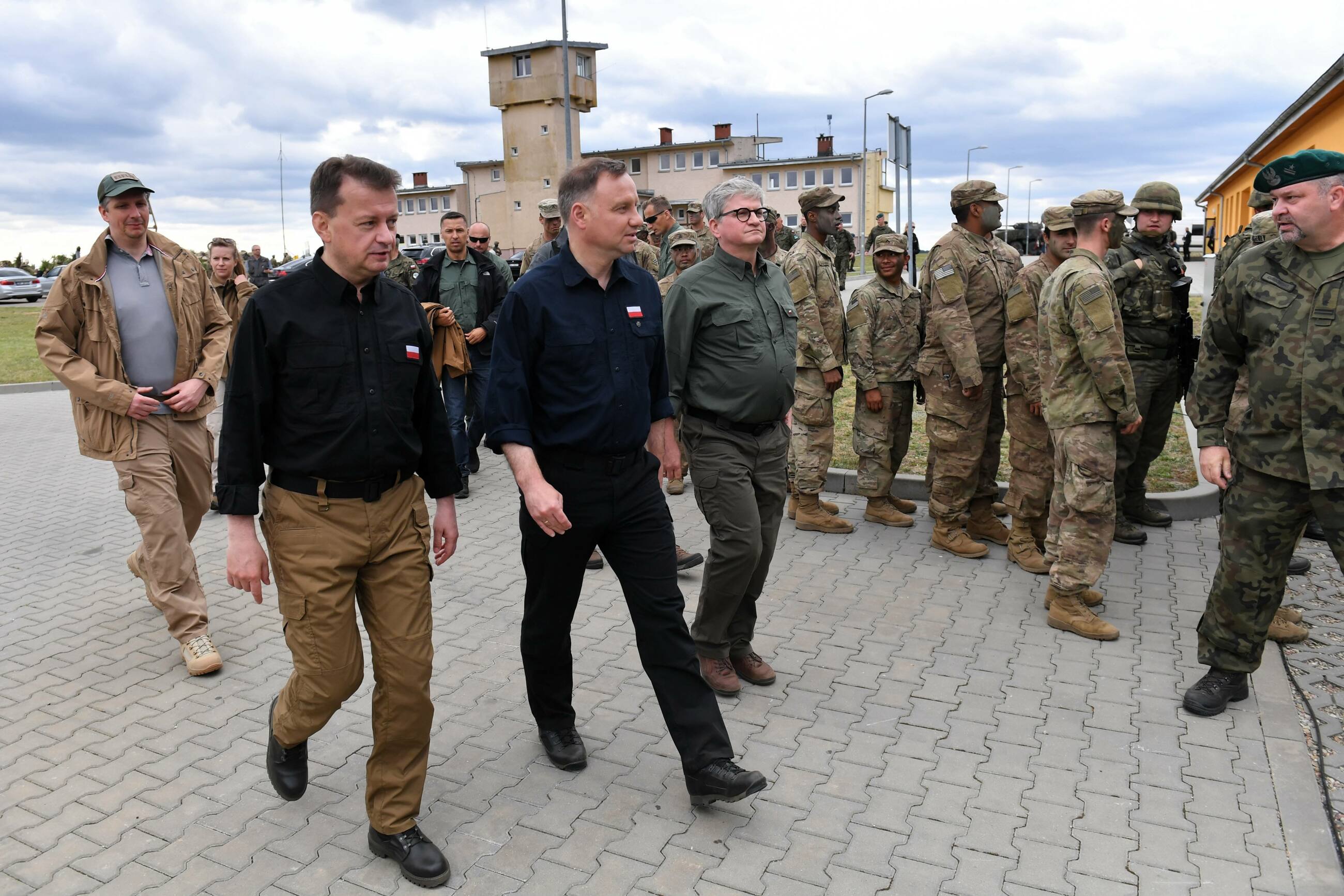 Szefm MON Mariusz Błaszczak i prezydent Andrzej Duda