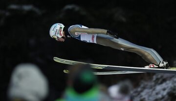 Polak Kamil Stoch podczas pierwszej serii konkursu indywidualnego Pucharu Świata w skokach narciarskich na skoczni im. Adama Małysza w Wiśle