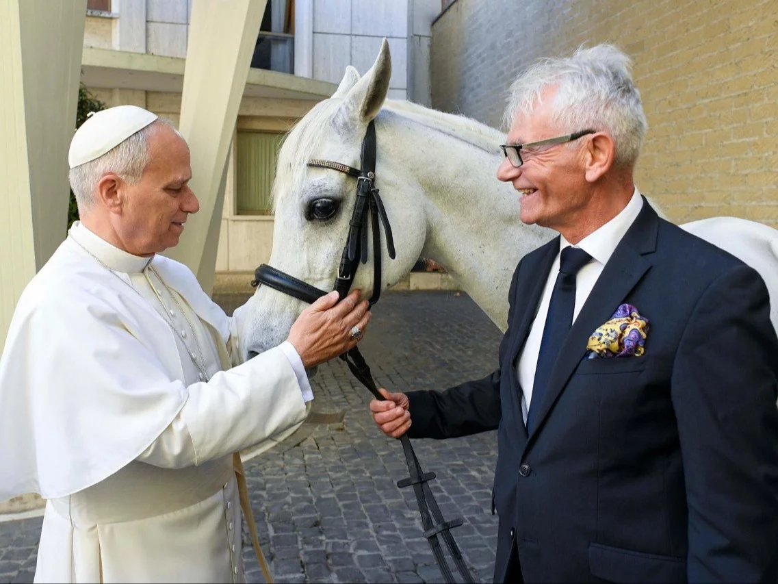 Polak podarował papieżowi konia. To czystej krwi arab