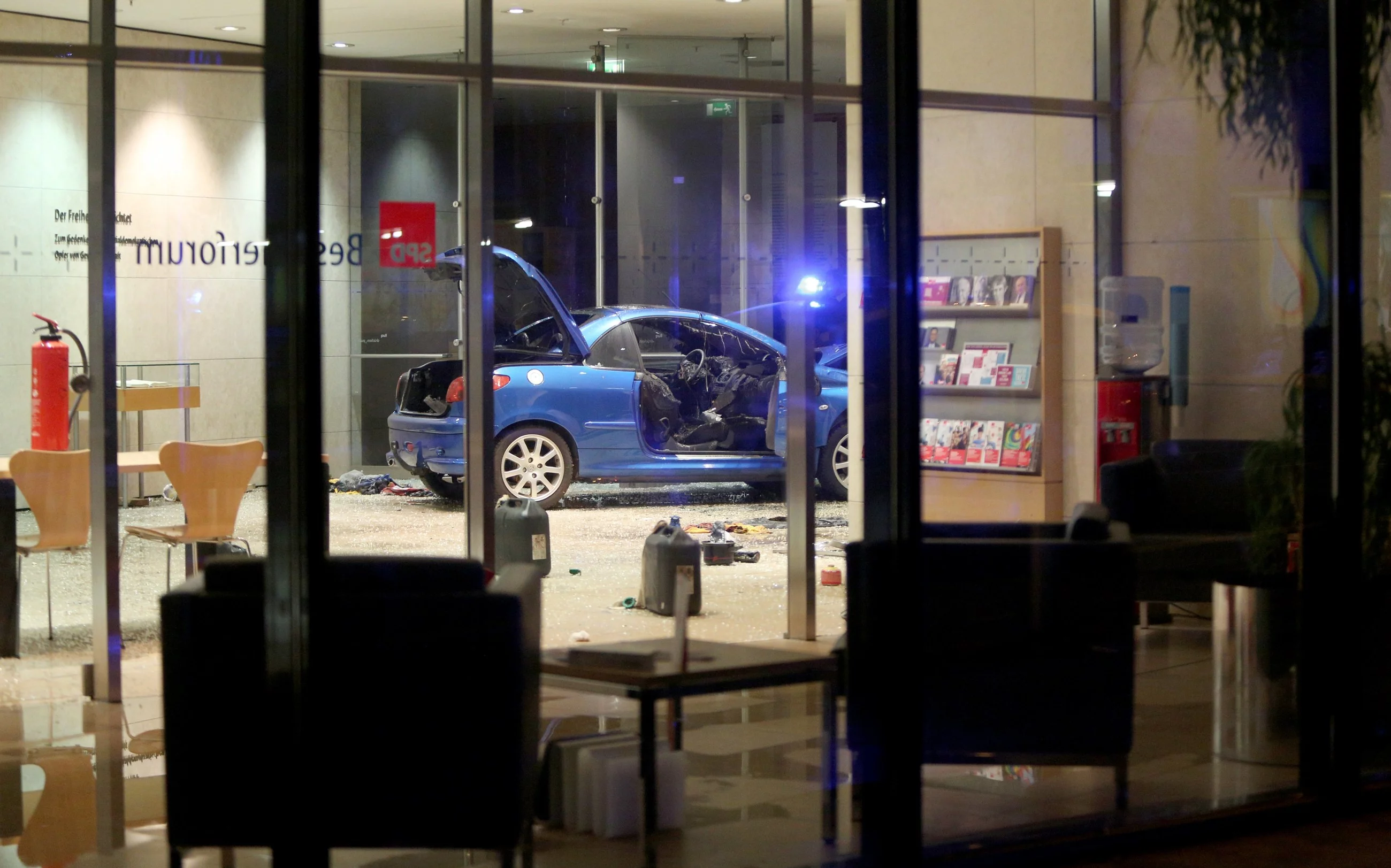 Samochód staranował wejście do centrali SPD w Berlinie