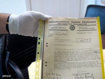 Policja i IPN odzyskały blisko 300 niemieckich dokumentów wytworzonych przez władze okupacyjne w czasie II wojny światowej