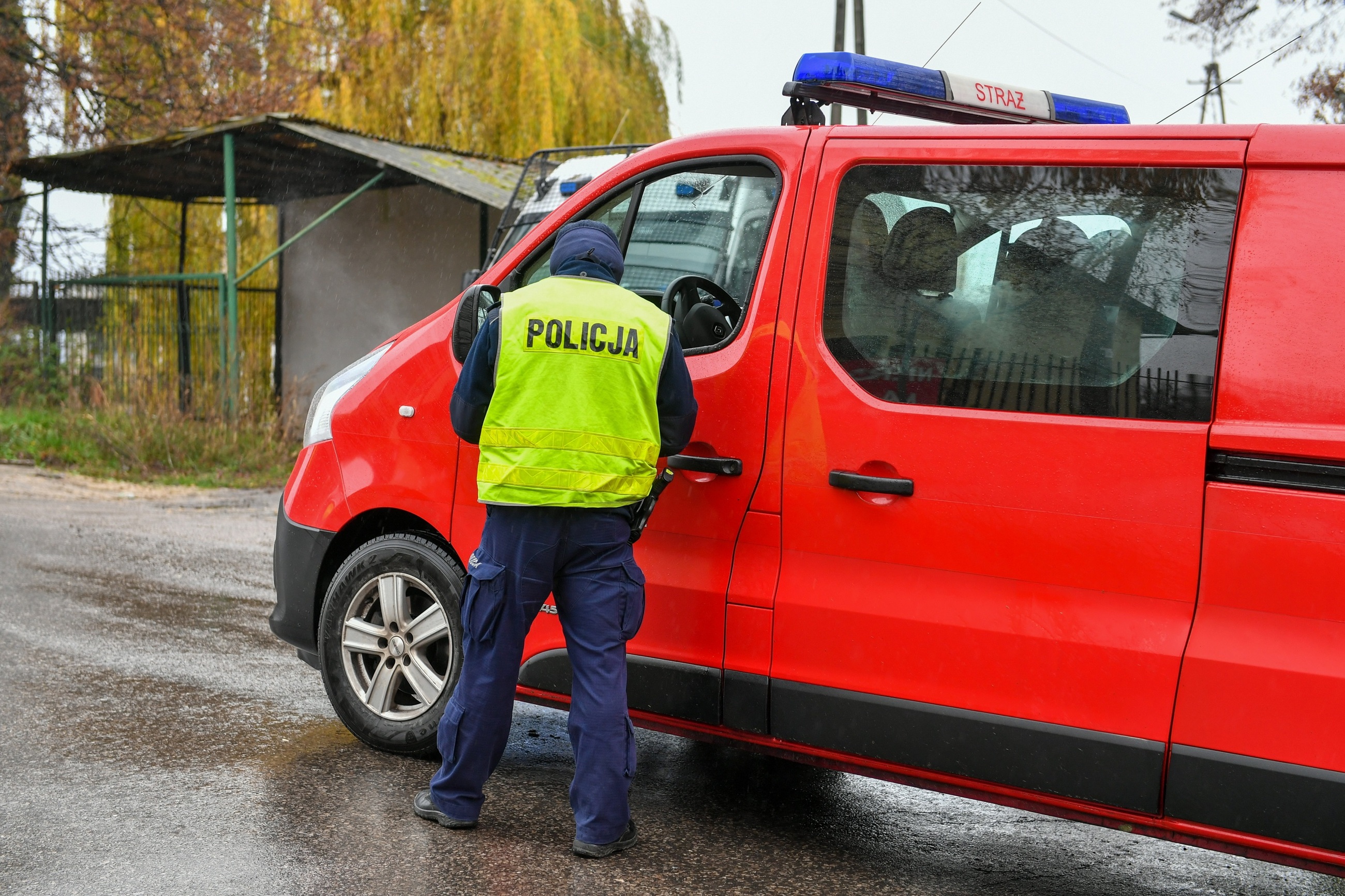 Służby na terenie miejscowości Przewodów.