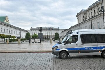 Policja przed Pałacem Prezydenckim