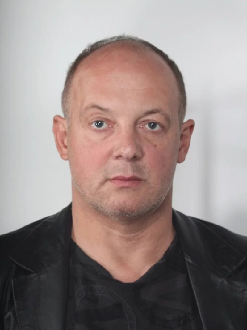 Widziałeś tego mężczyznę? To poszukiwany przez policję pedofil