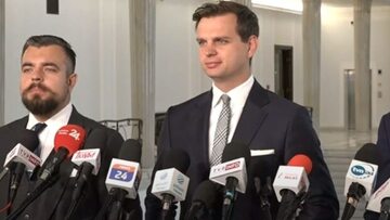 Politycy Konfederacji: Michał Urbaniak, Jakub Kulesza i Wojciech Machulski