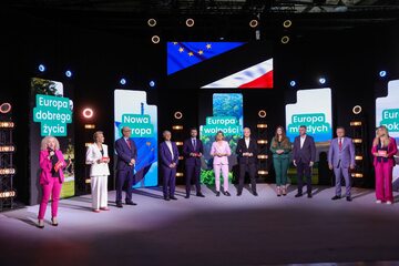 Politycy Lewicy podczas konwencji programowej w Warszawie