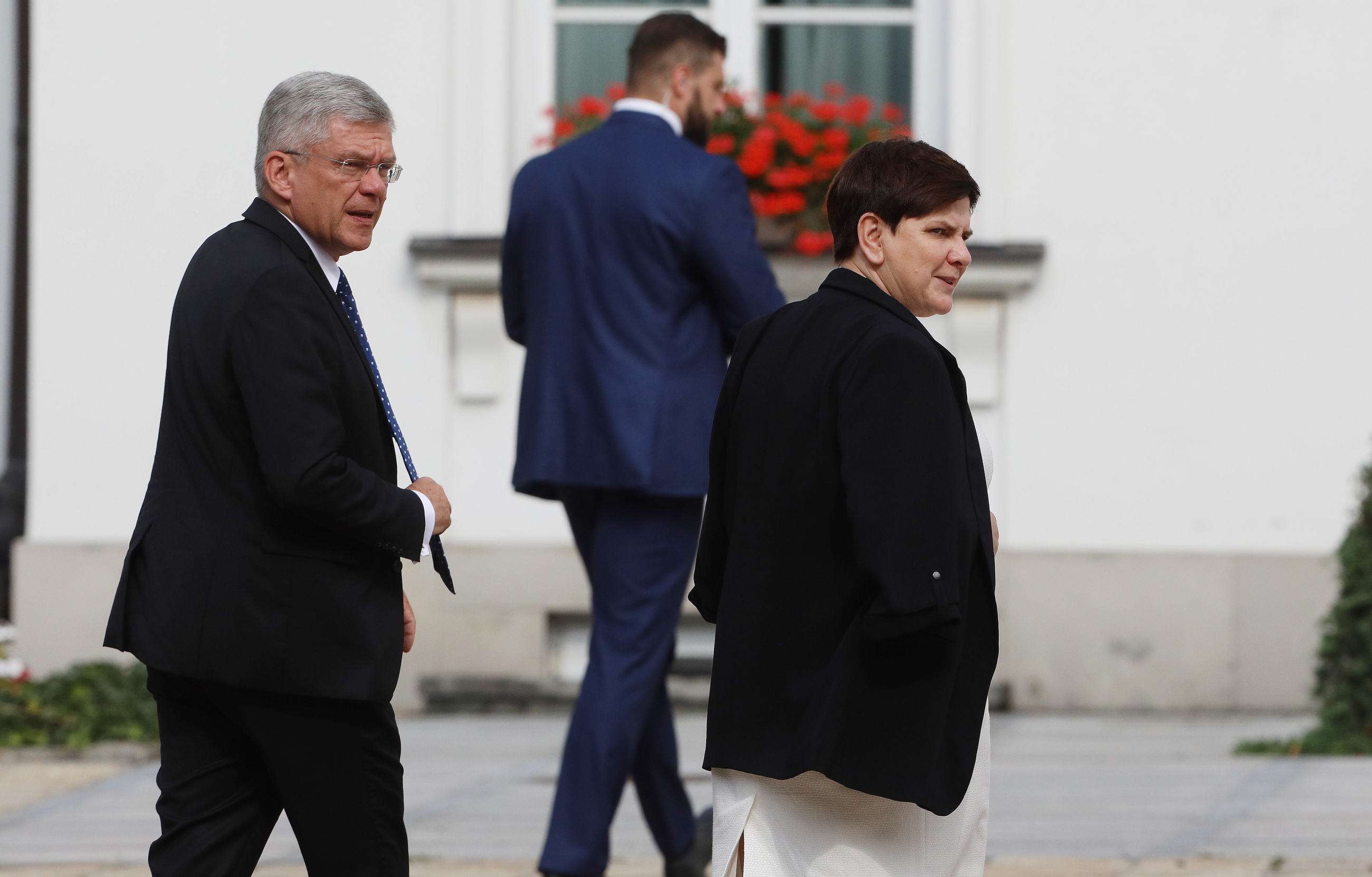 Premier Beata Szydło (P) i marszałek Senatu Stanisław Karczewski