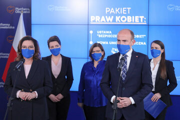 Politycy PO podczas konferencji prasowej w Biurze Krajowym PO w Warszawie