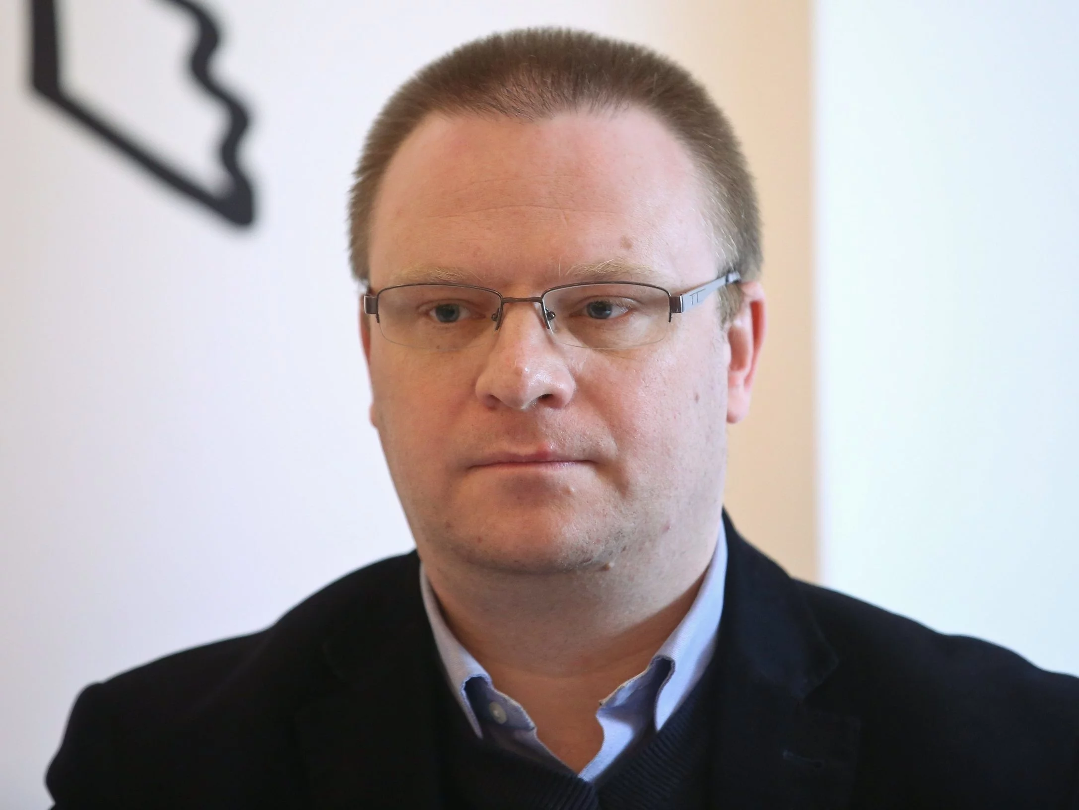 «Обычная политическая чушь». Варзеча резко критикует поведение Туска