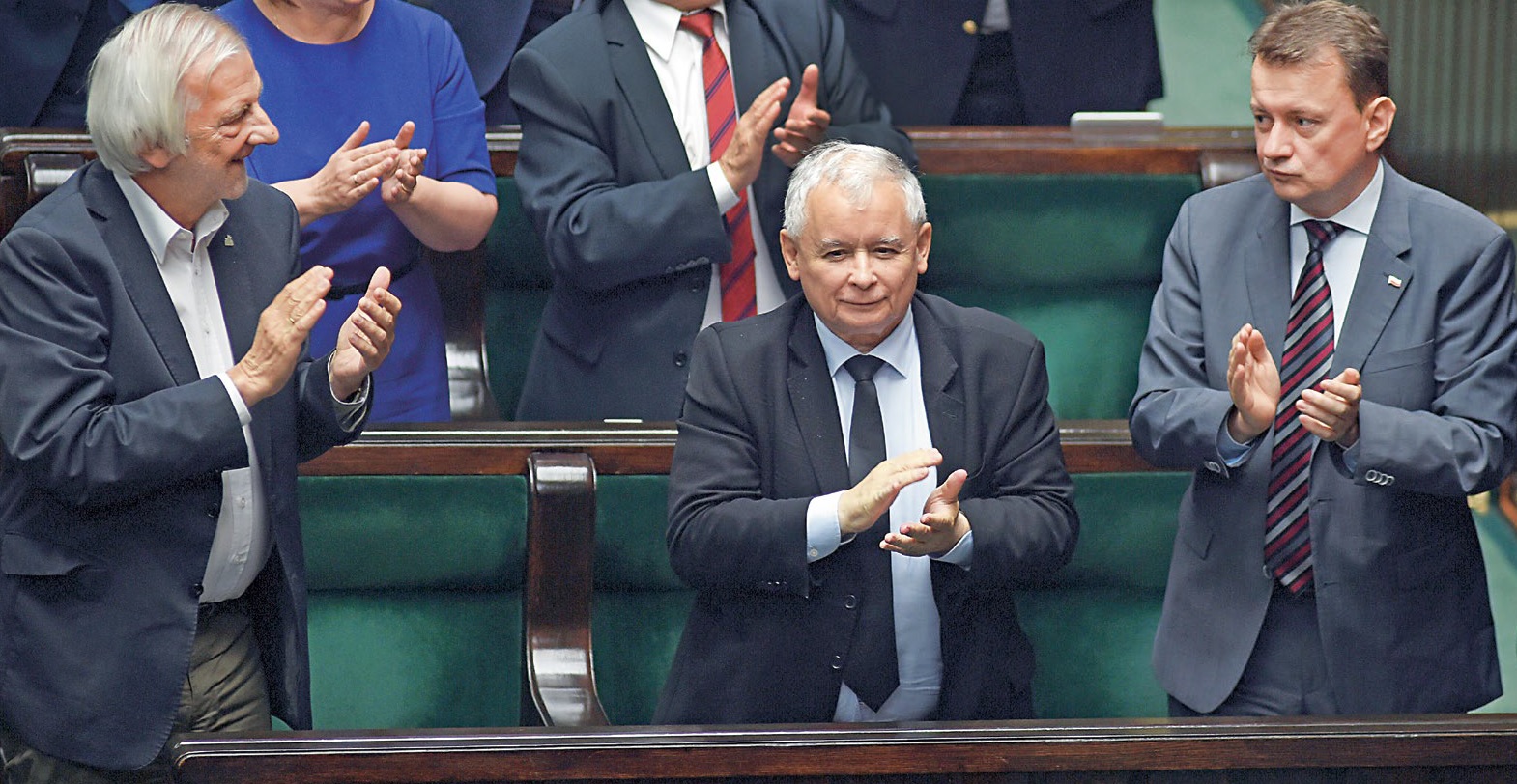 Nieufność obozu władzy jest odwieczną chorobą rewolucjonistów przywykłych przez lata żyć w oblężeniu i odpierać ataki