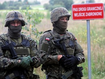 Polscy żołnierze na granicy z Białorusią