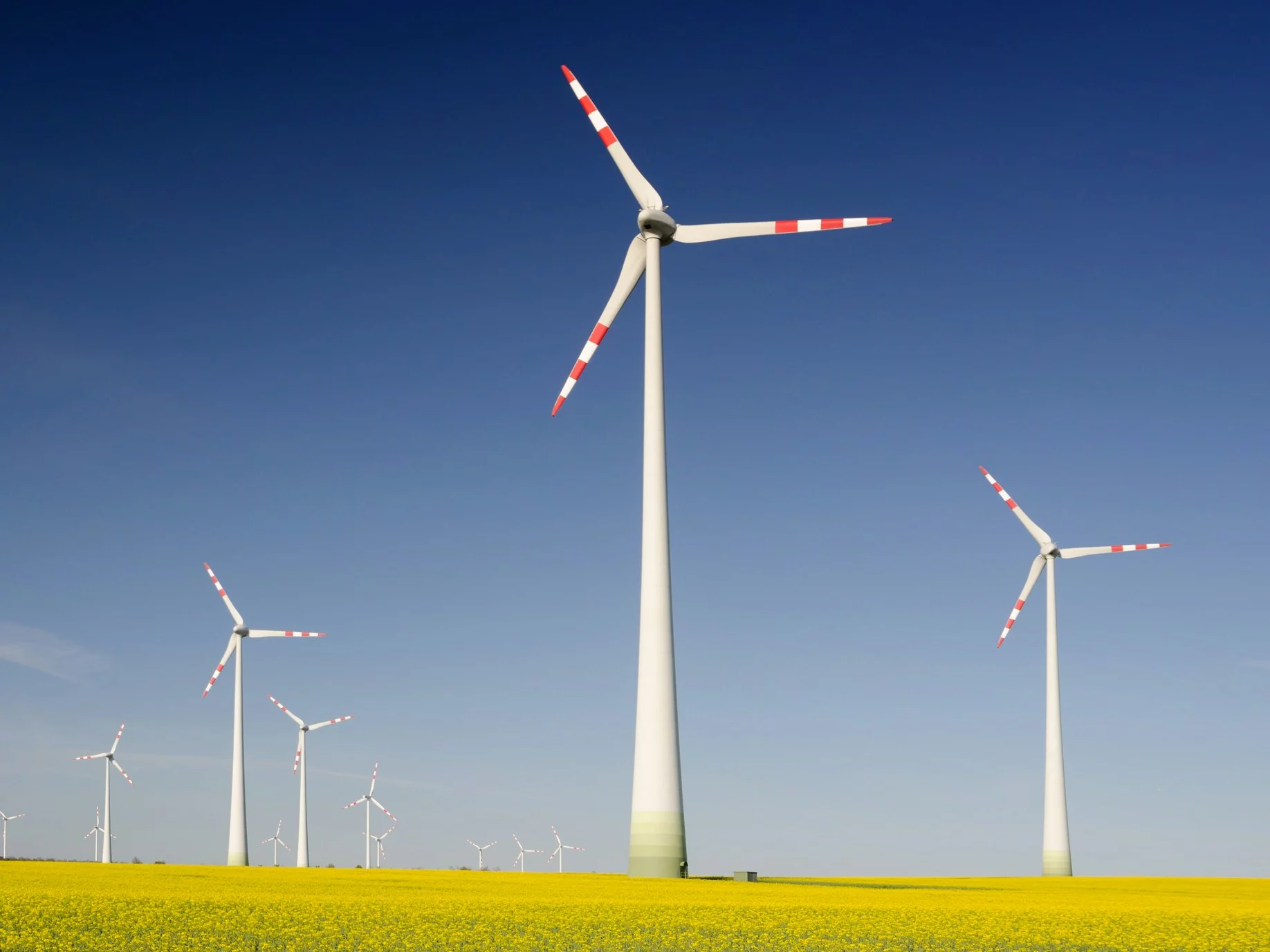 Farma wiatrowa, zdjęcie ilustracyjne