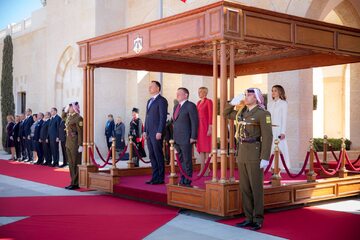 Polska para prezydencka podczas oficjalnego powitania w Pałacu Królewskim w Ammanie