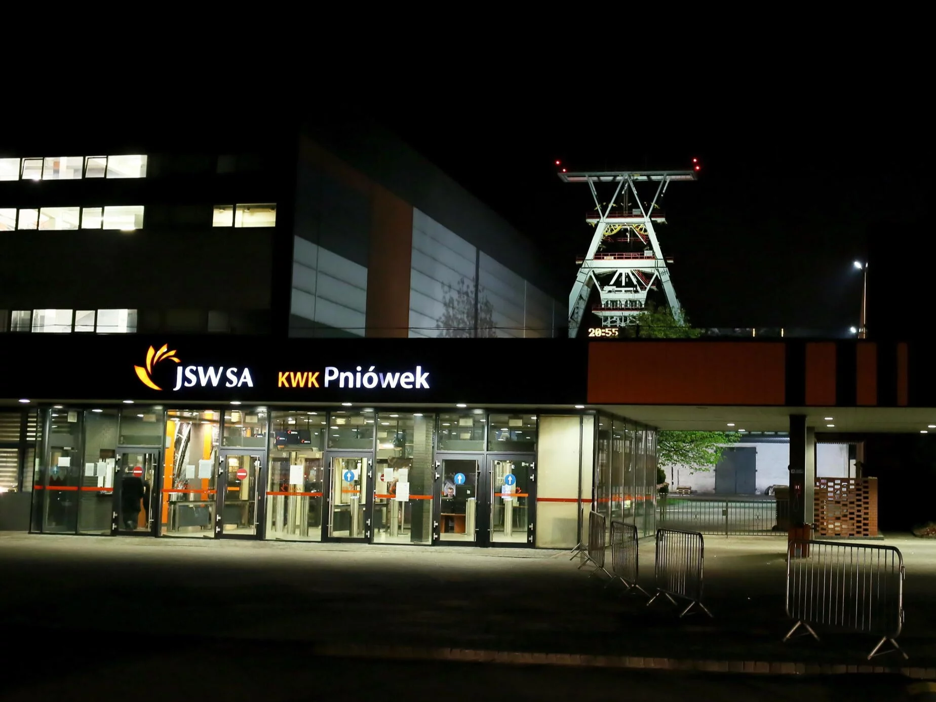 Wejście na teren kopalni Jastrzębskiej Spółki Węglowej Pniówek w Pawłowicac