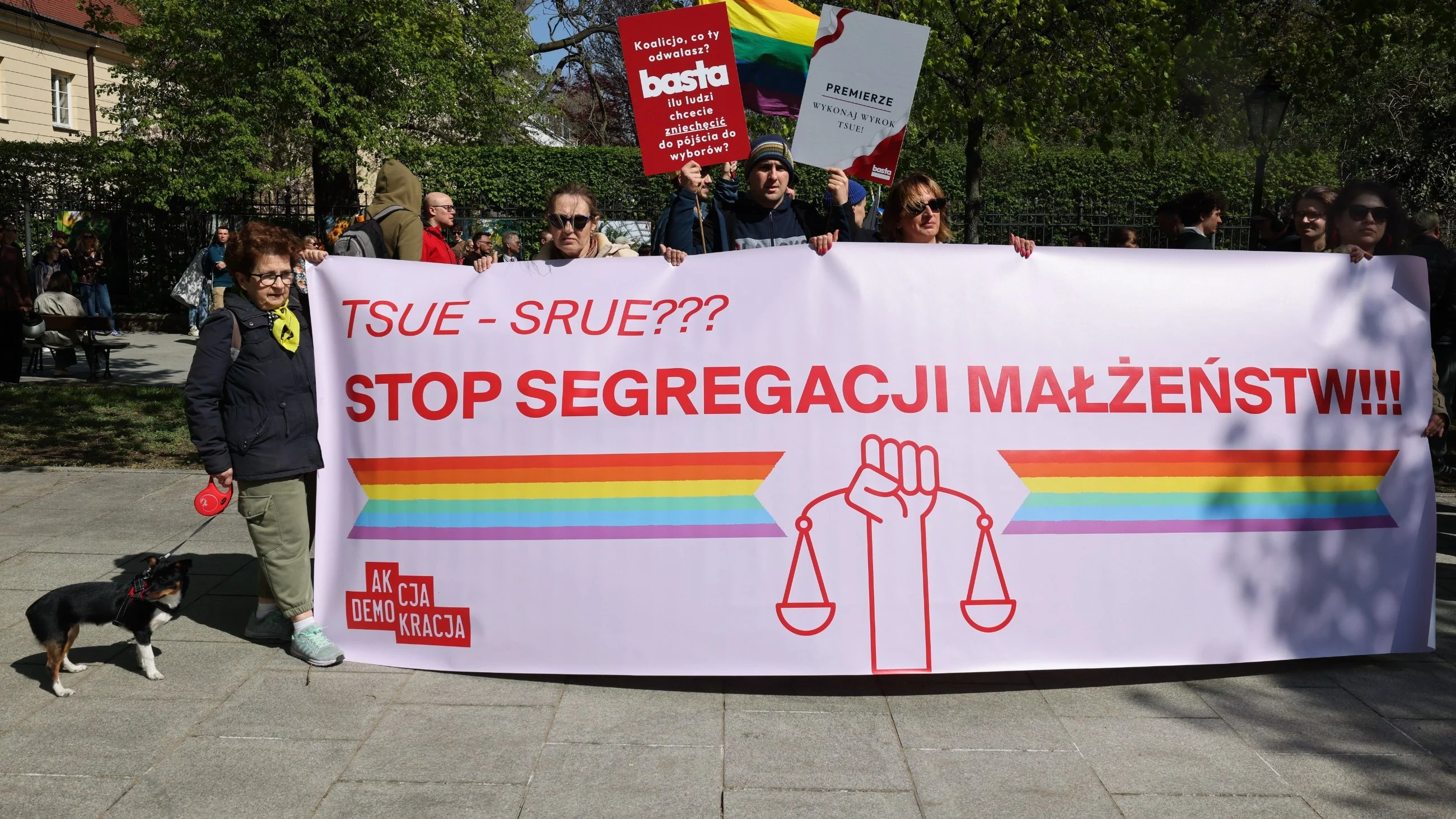Protest w sprawie wykonania wyroków TSUE i NSA ws. rejestracji "małżeństw" jednopłciowych w Warszawie