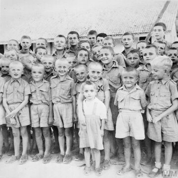 Polskie dzieci-uchodźcy i sieroty wojenne uratowane z ZSRS. Balachadi w Indiach, 1941 rok