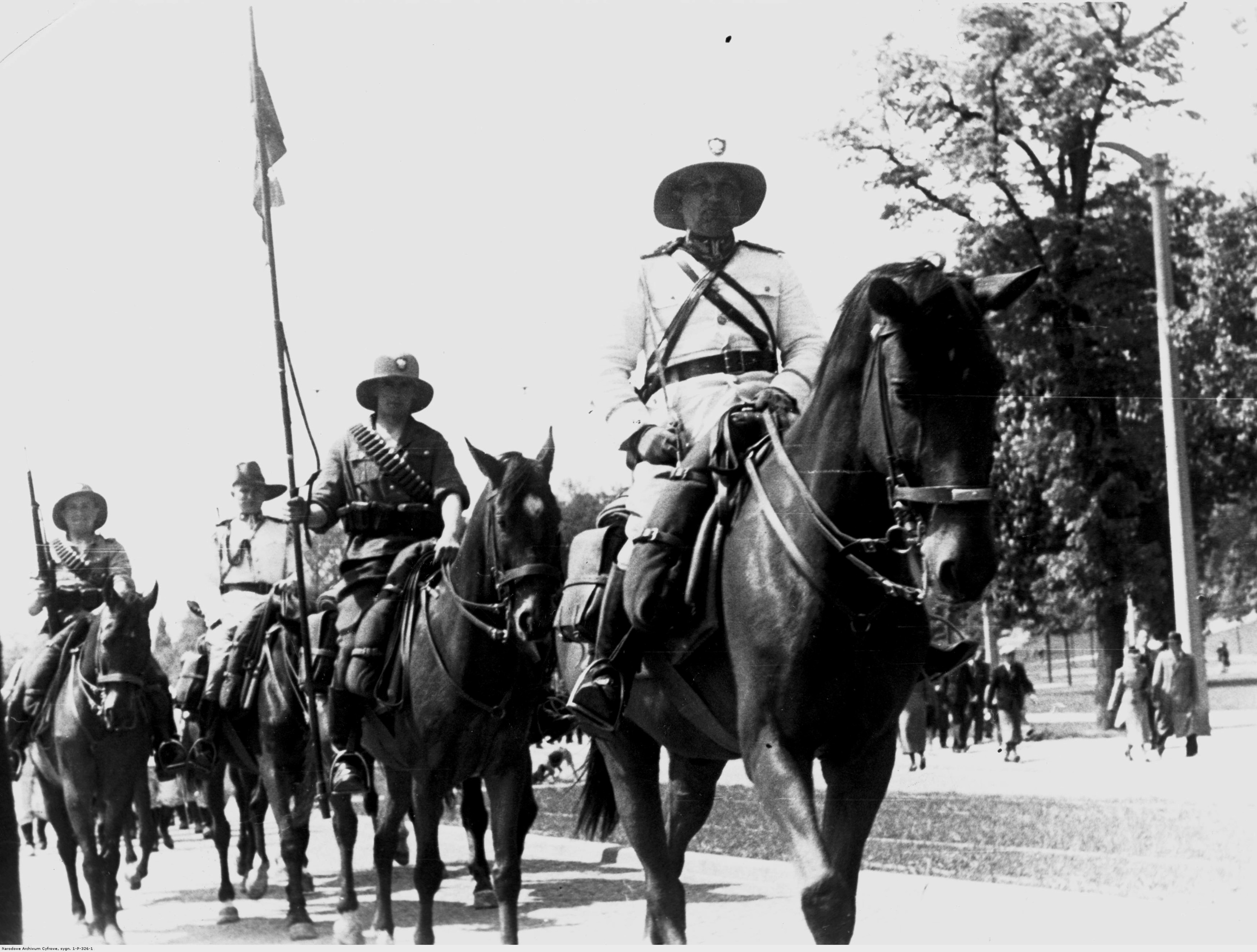 Paramilitarny oddział konny Ligi Morskiej i Kolonialnej mający pełnić służbę na przyszłych koloniach Polski. Parada w Toruniu w 1939 r.