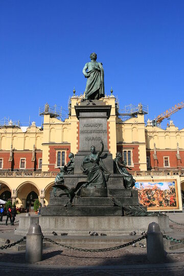 Pomnik Adama Mickiewicza na Rynku w Krakowie