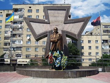 Pomnik Stepana Bandery w Iwano-Frankiwsku