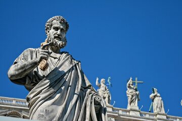 Pomnik św. Piotra w Watykanie
