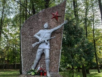 Pomnik Wdzięczności Armii Czerwonej w Dubiczach Cerkiewnych postawiony w 1985 roku