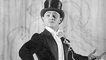 Porównywany do Charliego Chaplina Adolf Dymsza w jednej ze scen programu rozrywkowego Qui Pro Quo w 1928 r.