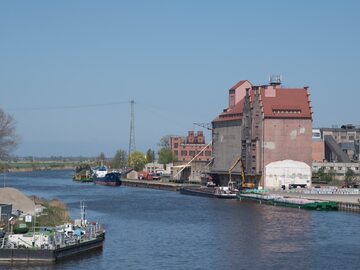 Port nad rzeką w Elblągu