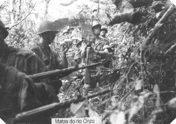 Portugalscy żołnierze podczas wojny w Angoli.