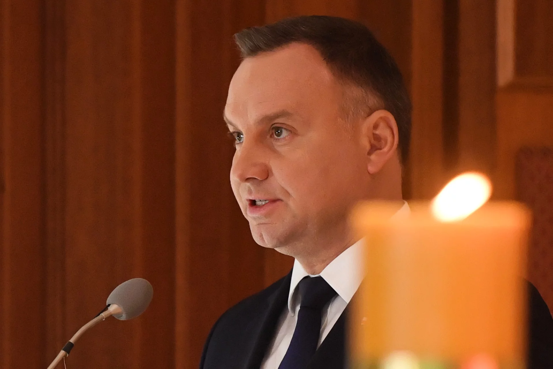 Prezydent Andrzej Duda przemawia podczas mszy żałobnej w Katedrze Polowej Wojska Polskiego w Warszawie po śmierci marszałka seniora Kornela Morawieckiego