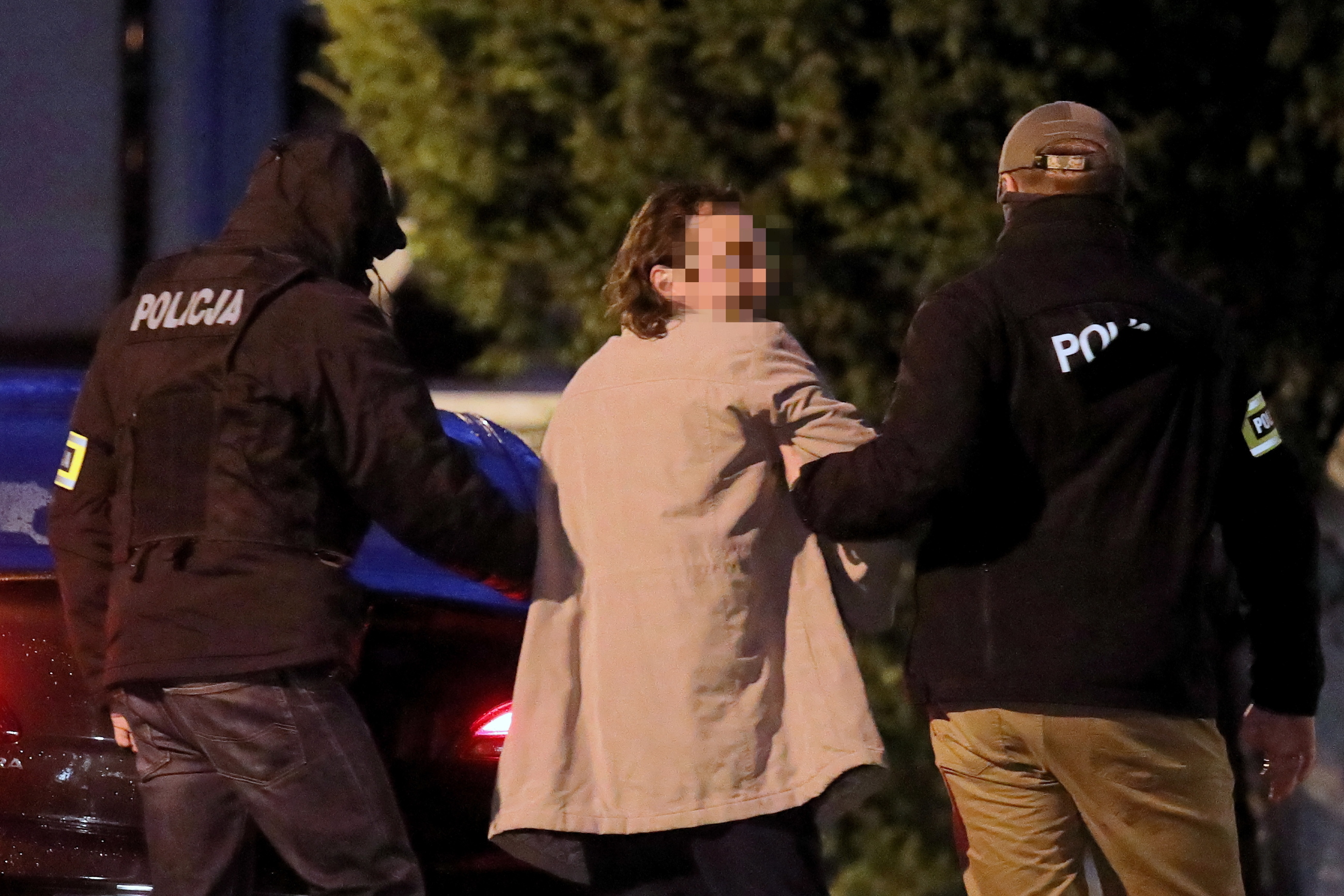 Zatrzymany ojciec dziewczynki w asyście policji