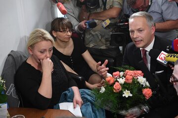 Poseł Jacek Żalek przeprasza protestujących w Sejmie
