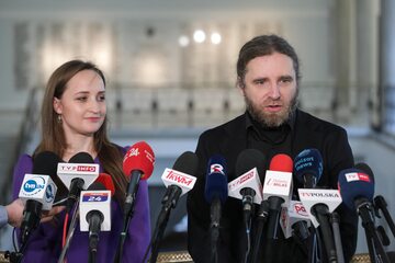 Poseł Karina Bosak (L) i Dobromir Sośnierz (P)