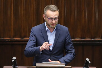 Poseł KP Polskie Sprawy Paweł Szramka podczas drugiego dnia posiedzenia Sejmu w Warszawie